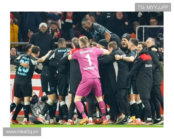 德甲赛事：最后时刻绝杀进球点燃赛场激情与观众热情